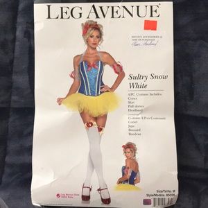 Sultry sexy Snow White womens Halloween costume